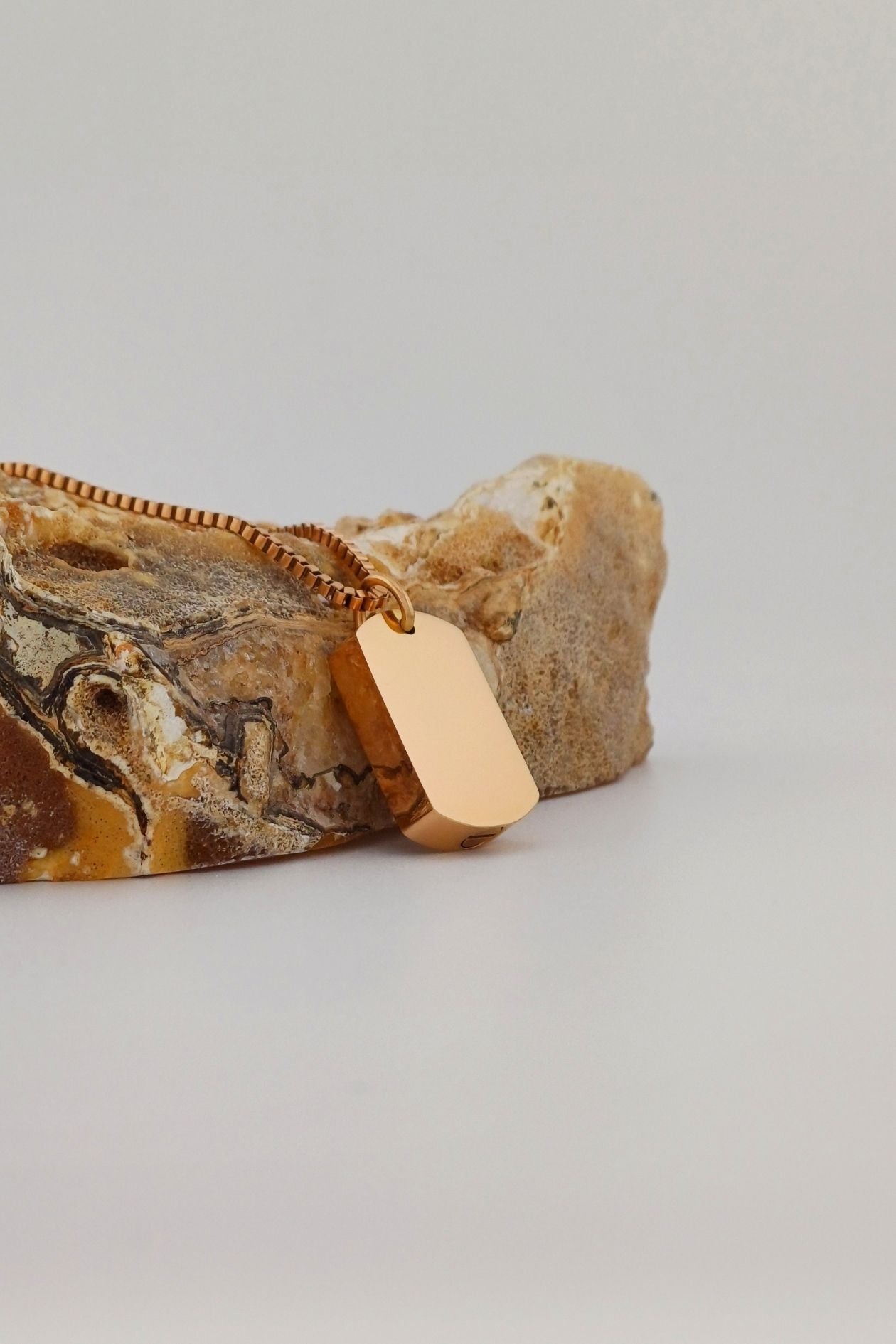 ashanger dog tag rosegoudkleurig