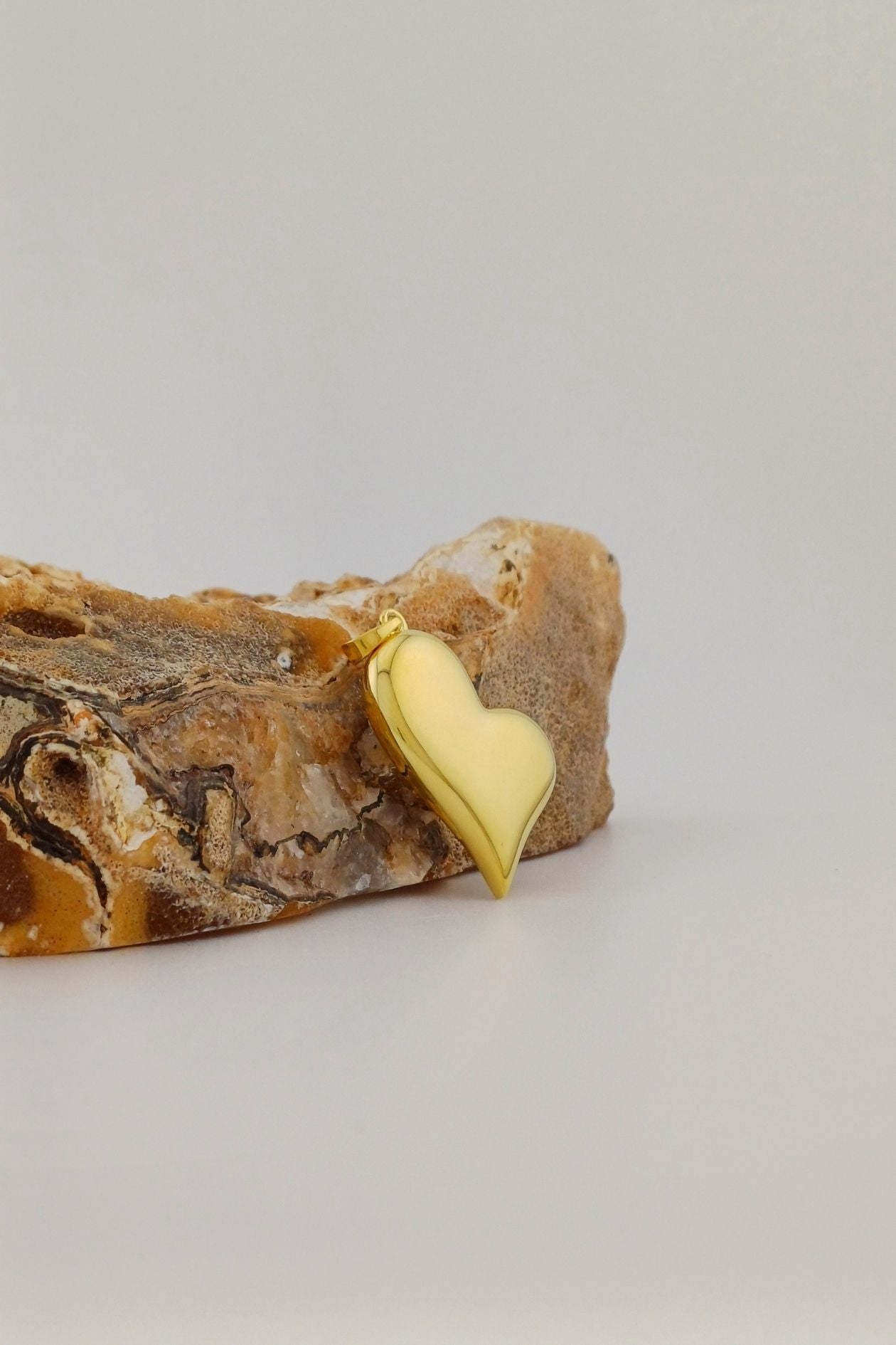 ashanger gold plated huilend hart met dubbele askamer
