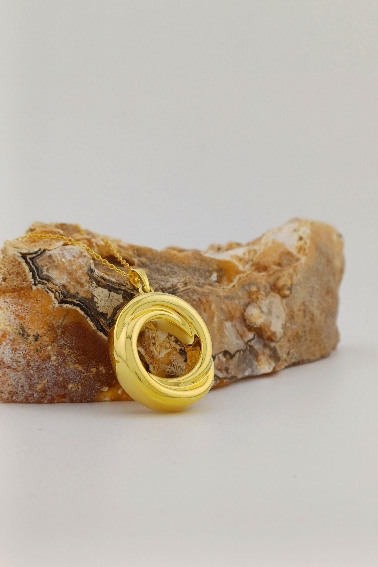 ashanger gold plated infinity met dubbele askamer