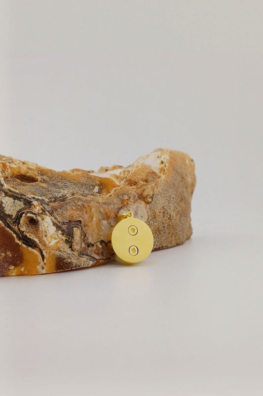 ashanger gold plated yin yang met dubbele askamer