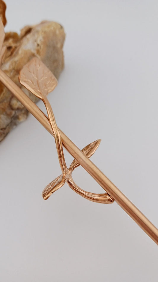 Rosegoudkleurige mini urn in roosvorm