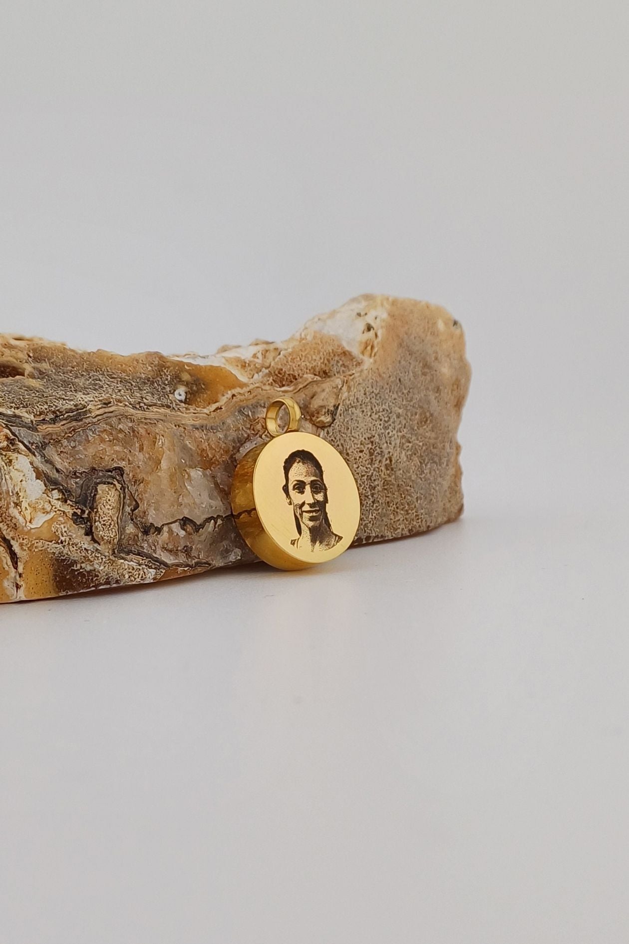 foto ashanger rond goudkleurig