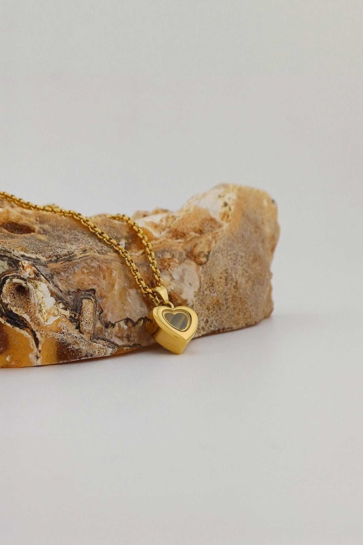 glazen hart ashangertje goudkleurig