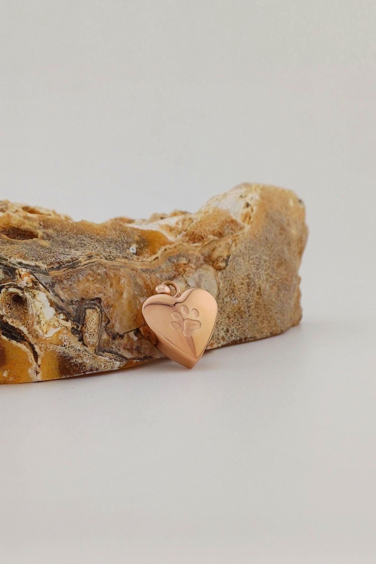 hart ashanger met pootje rosegoudkleurig