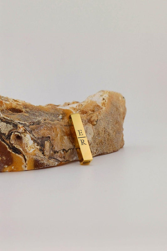 initial bar ashanger goudkleurig met 2 initialen