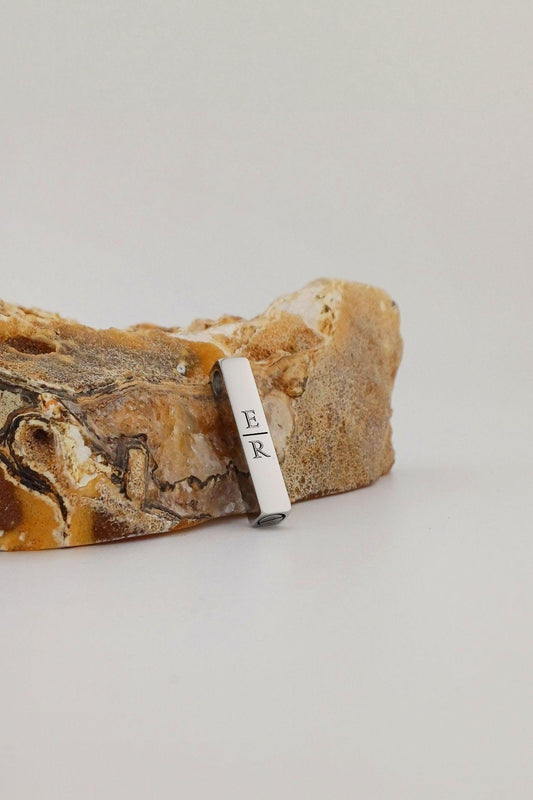 initial bar ashanger rvs met 2 initialen