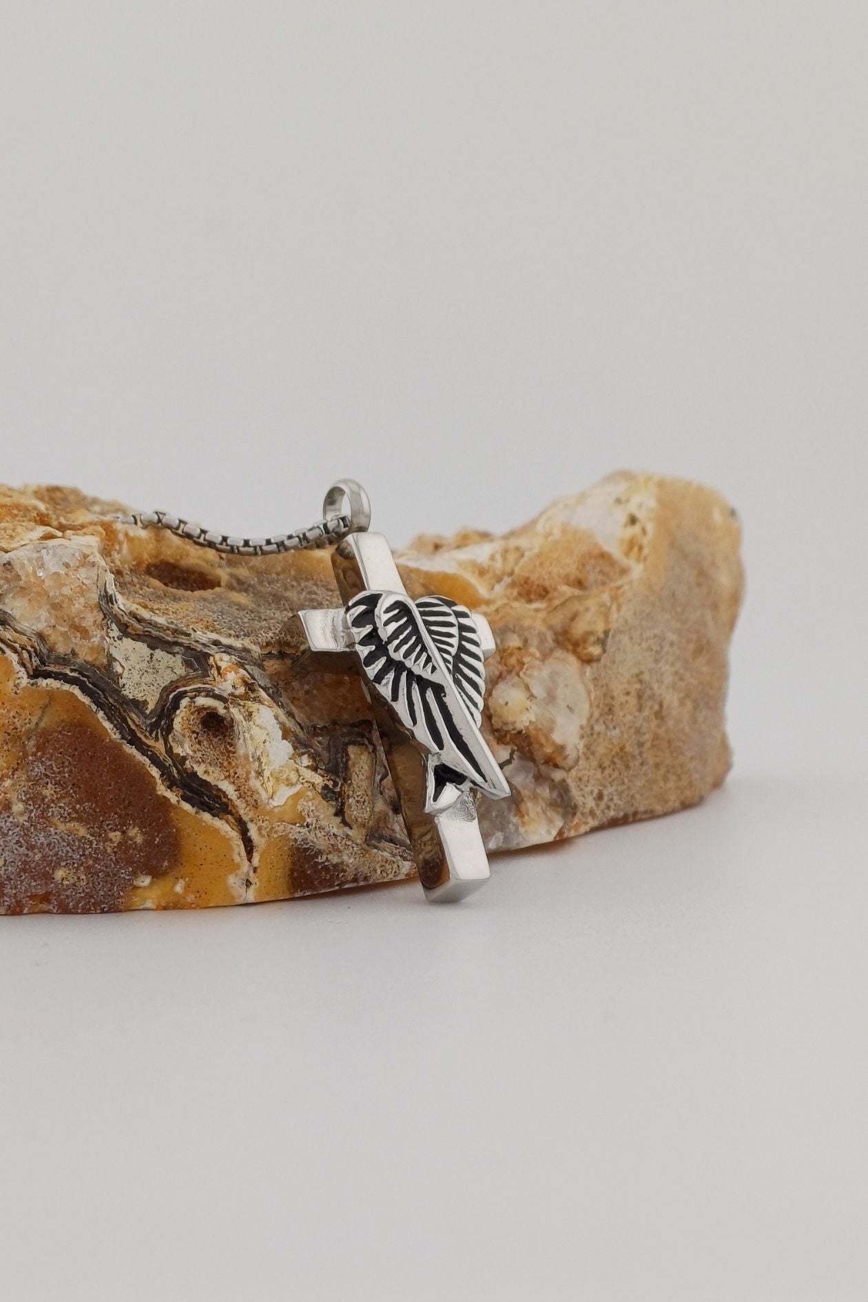 kruis ashanger met angel wings rvs
