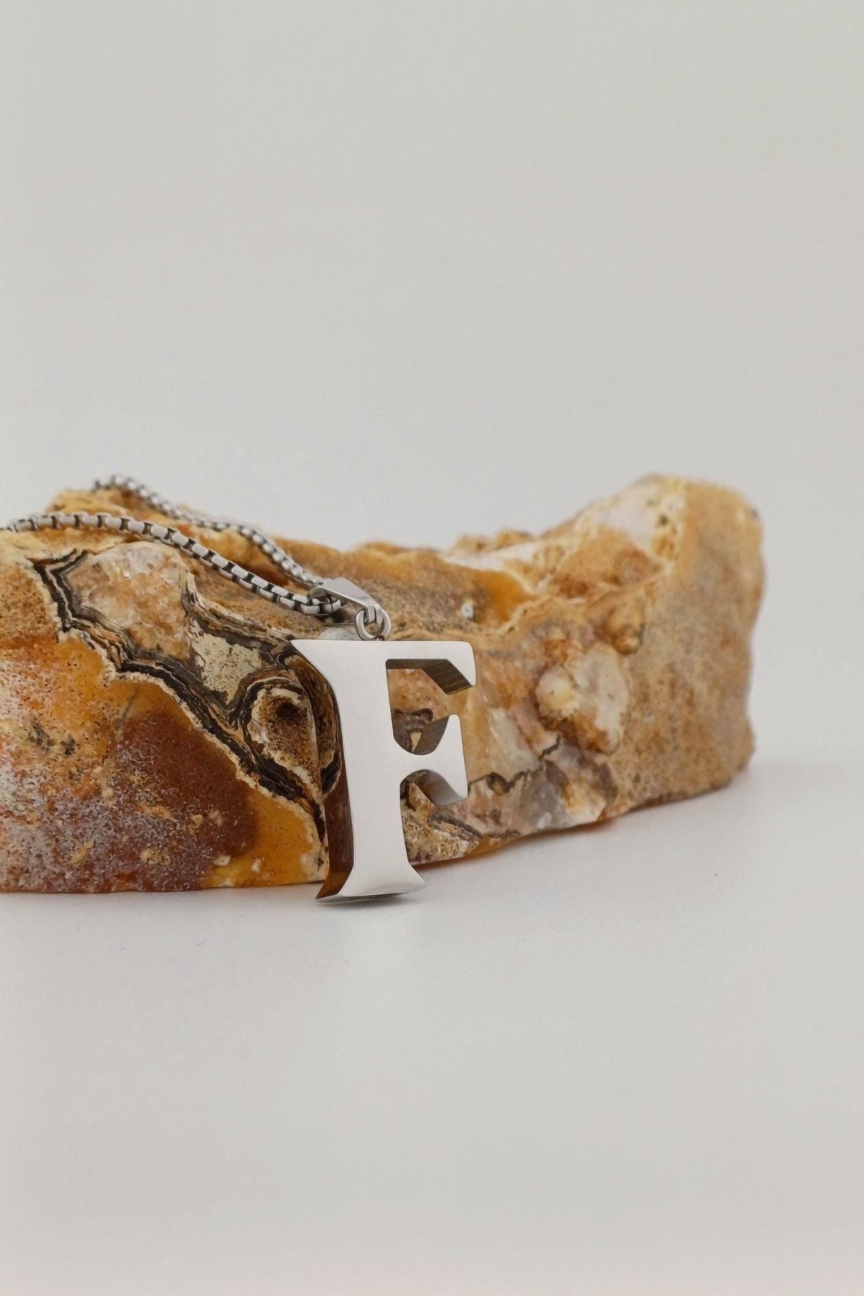 letter f ashanger rvs