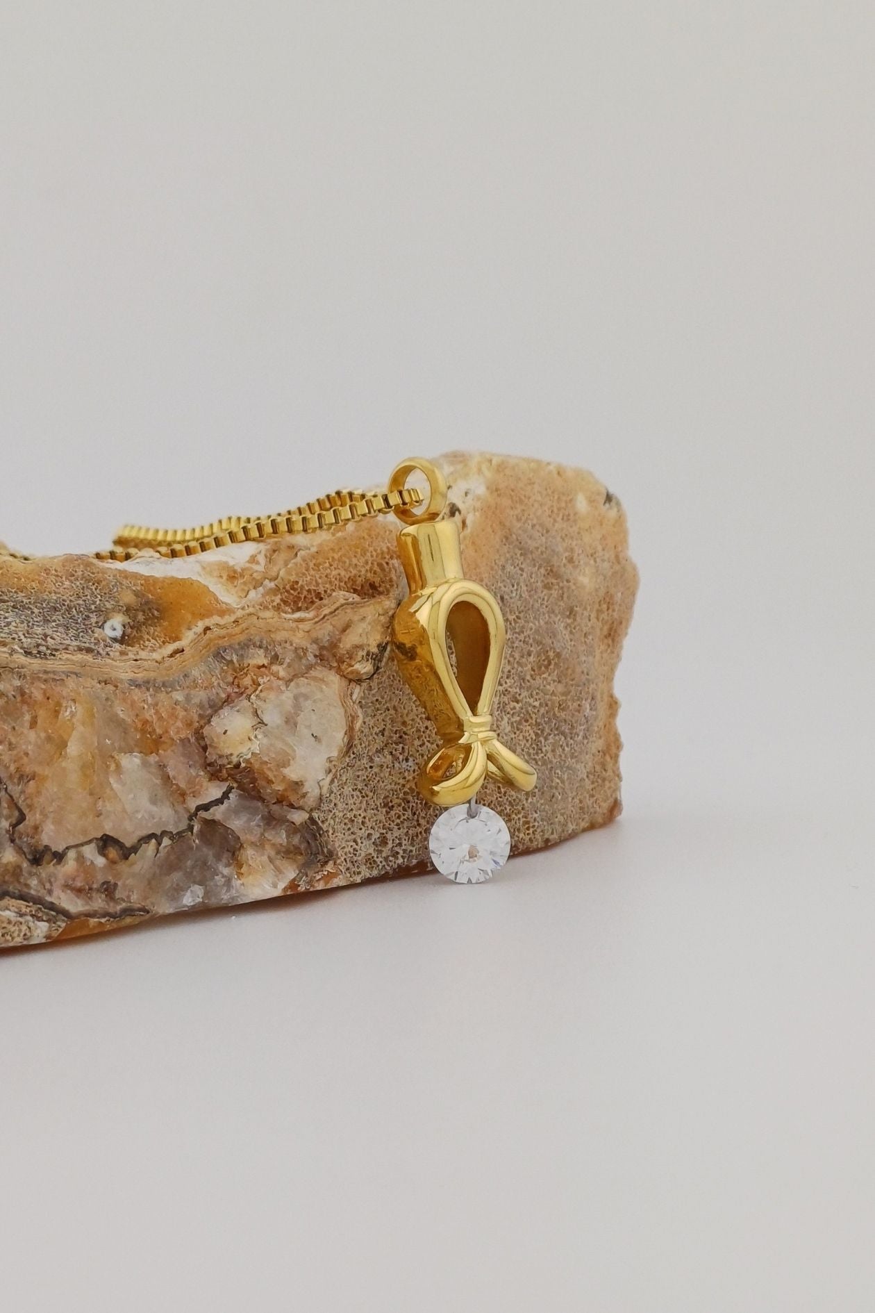 ornamant ashanger goudkleurig