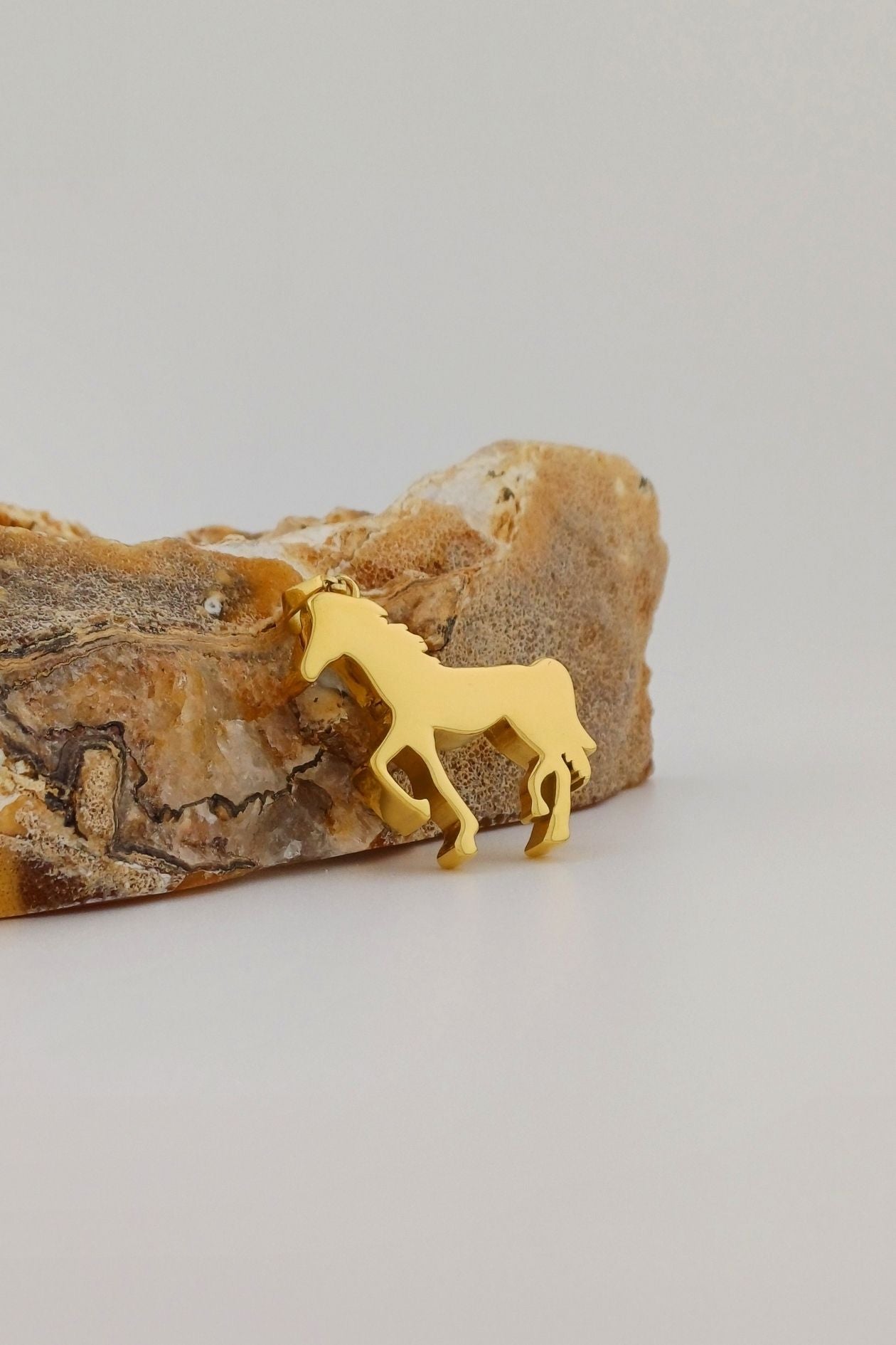 paard ashanger goudkleurig