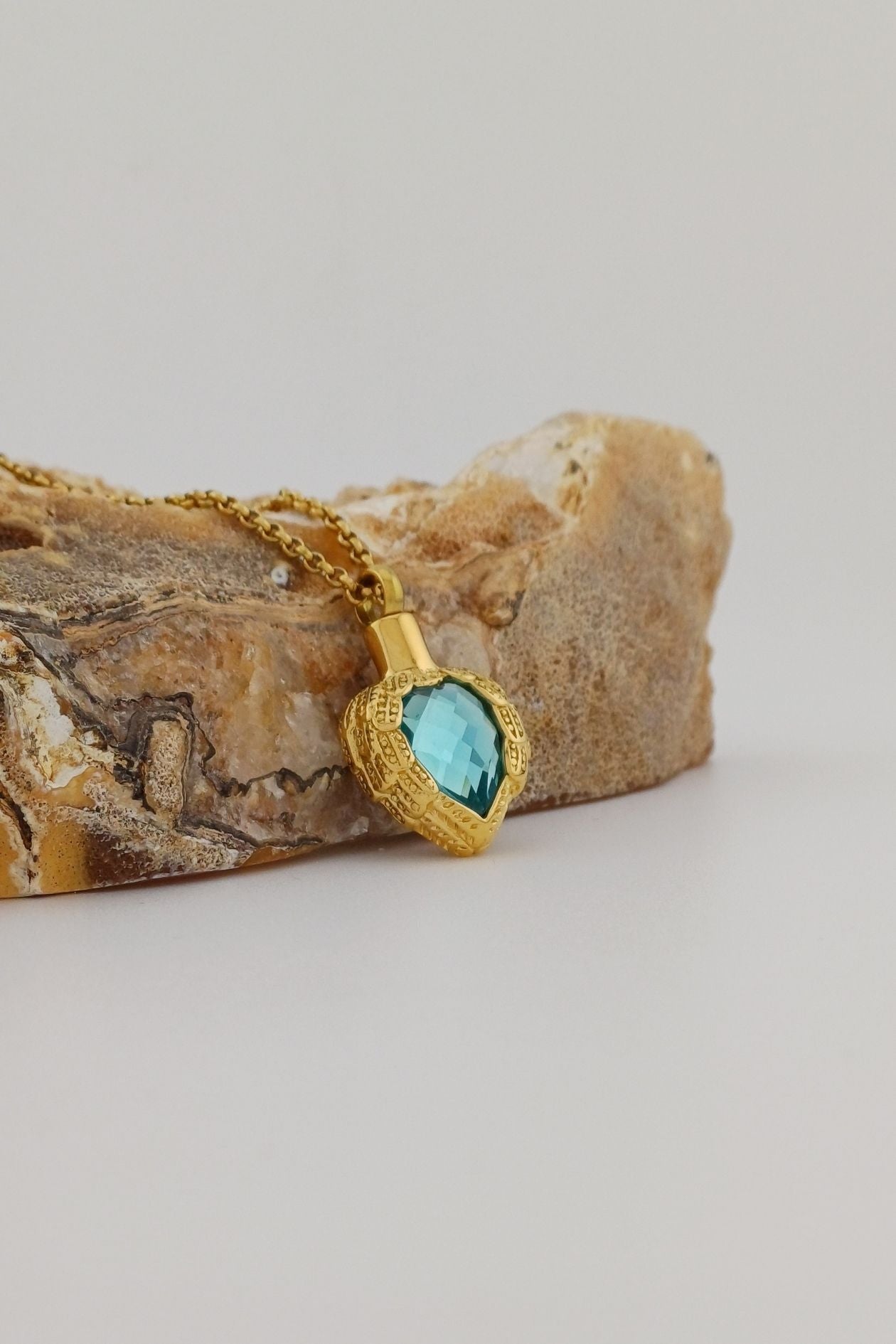 winged heart ashanger turquoise goudkleurig
