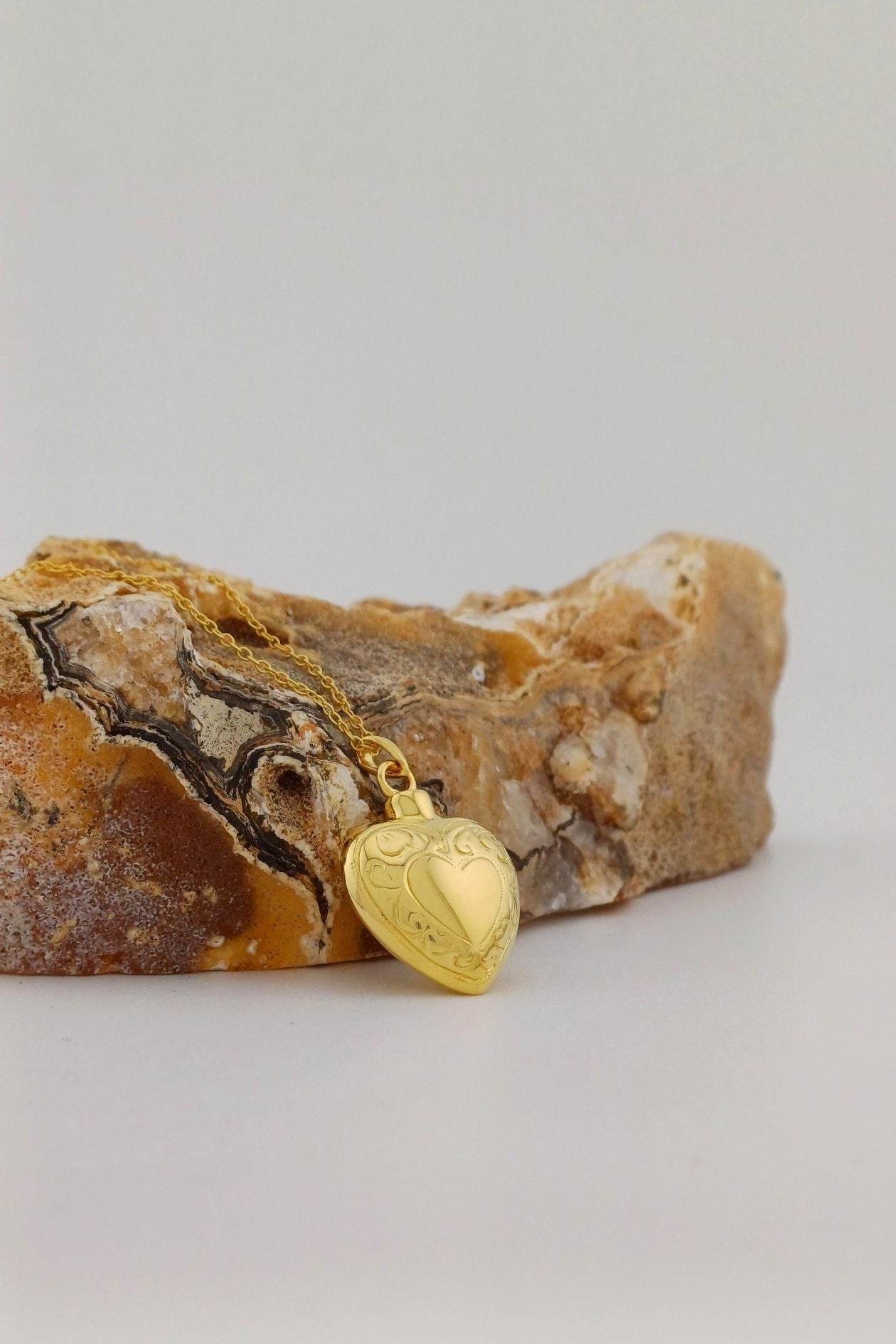 ashanger gold plated embossed heart