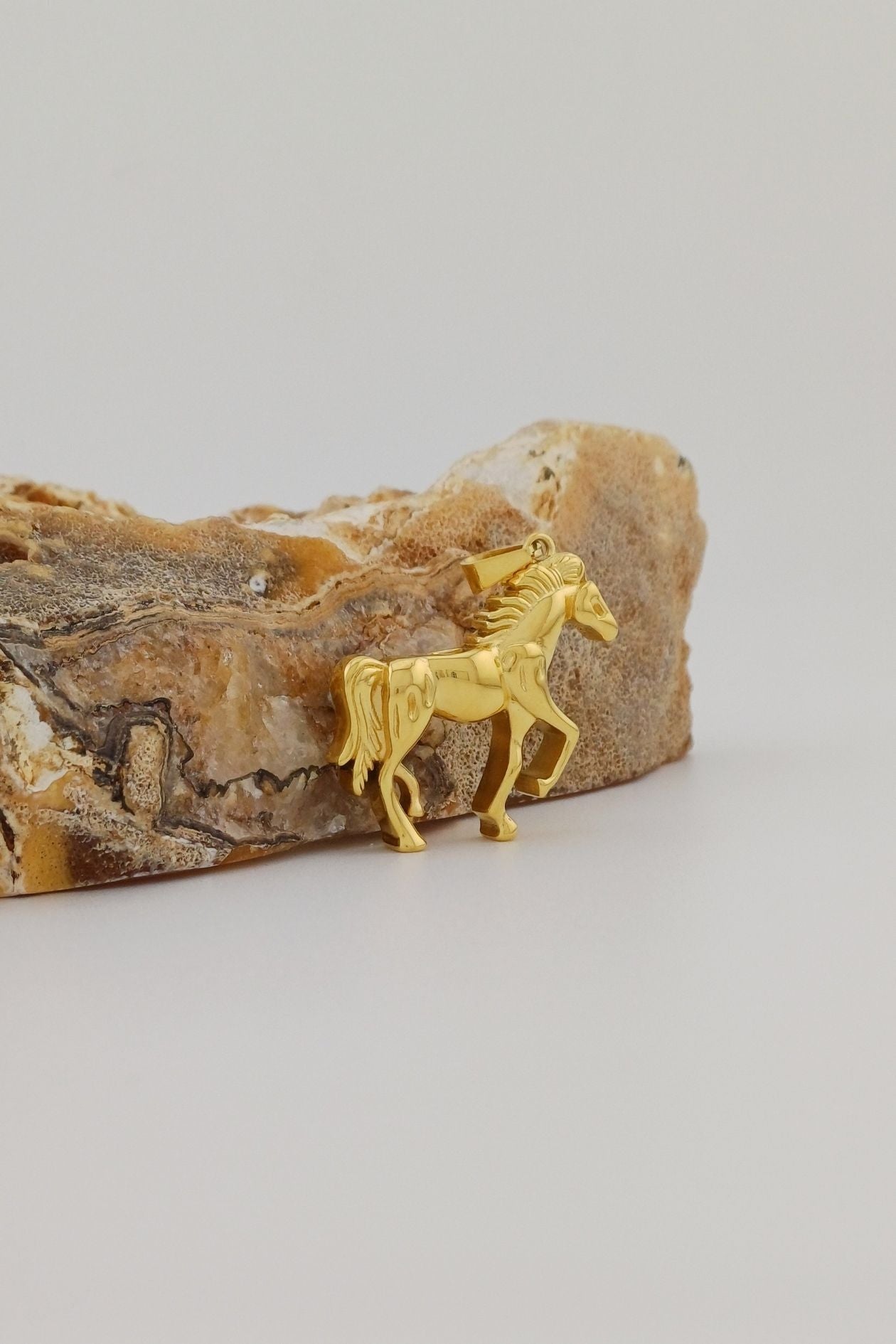 paard ashanger goudkleurig