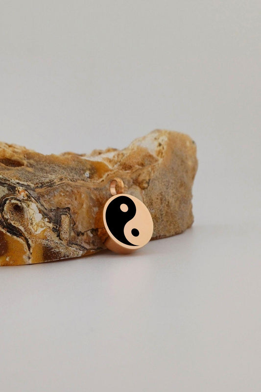 yin yang ashanger rond rosegoudkleurig